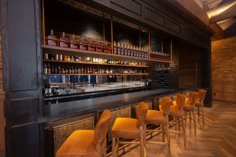 Bar Clara bar seating